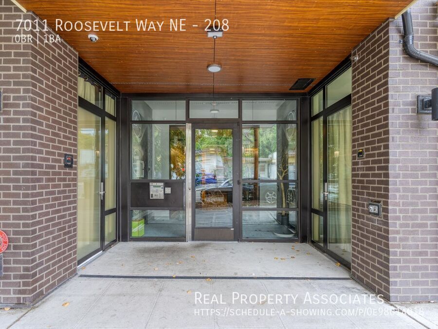 Seattle Apartment: 7011 Roosevelt Way NE