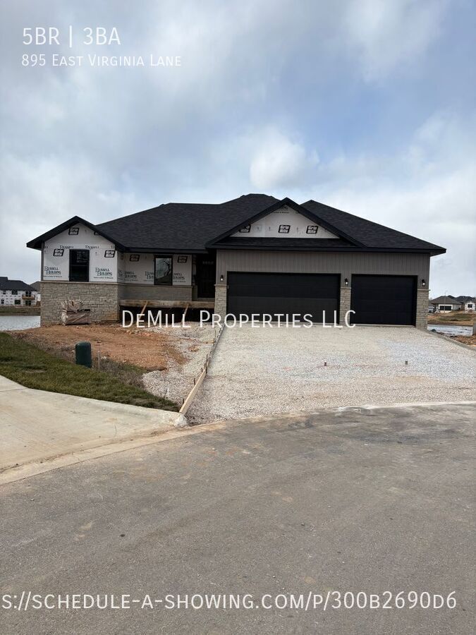 Nixa House: 895 East Virginia Lane