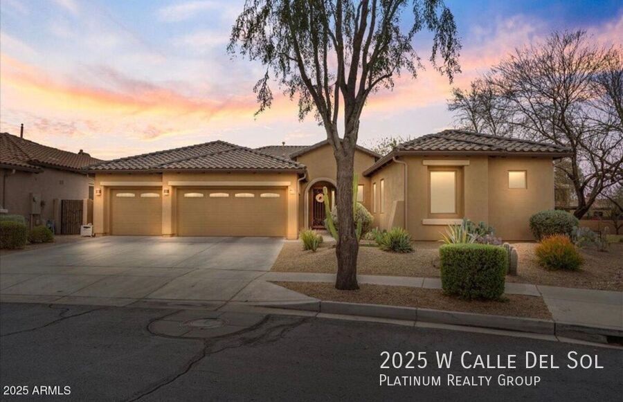 Phoenix House: 2025 W Calle Del Sol