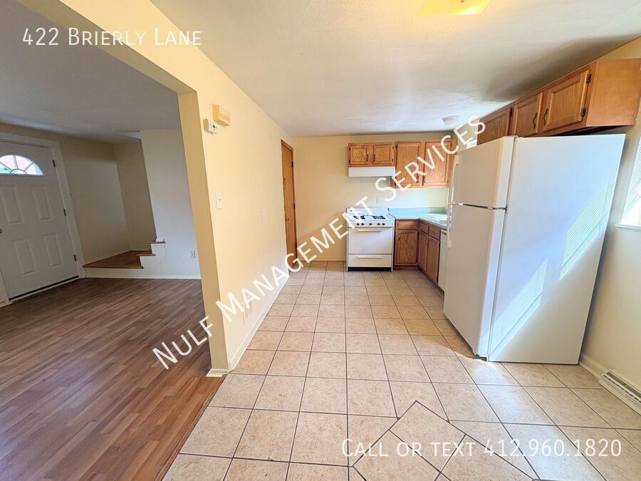 West Mifflin Condo: 422 Brierly Lane