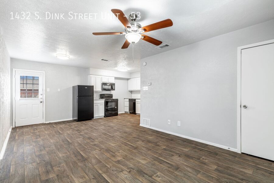 Mabank Apartment: 1432 S Dink St