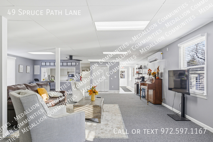 Hendersonville House: 49 Spruce Path Lane