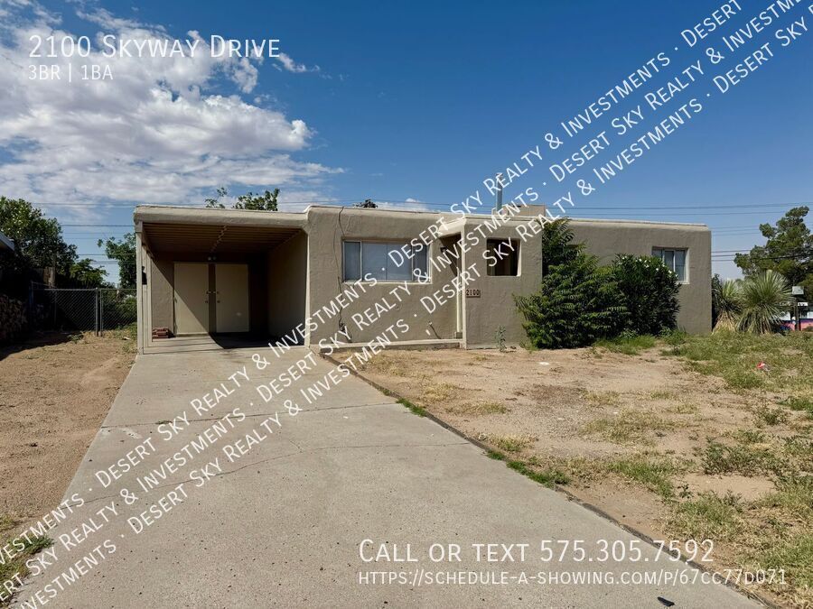 Las Cruces House: 2100 Skyway Drive