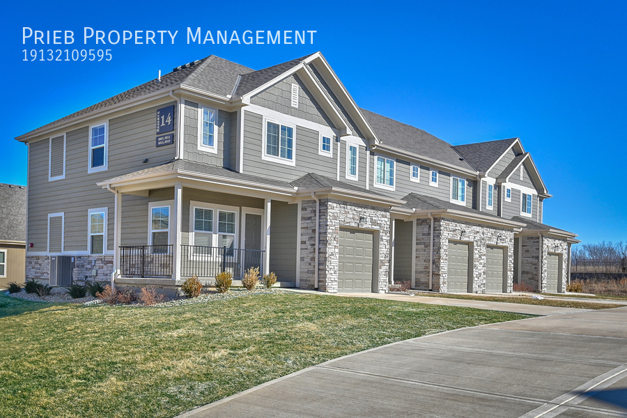 Lenexa Townhome: 8933 Findley St - Interior