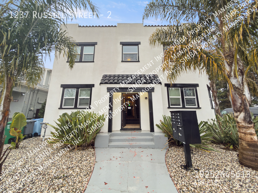 Berkeley Condo: 1237 Russell Street