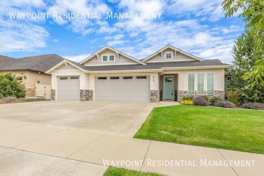 Meridian House: 478 W Oak View Dr