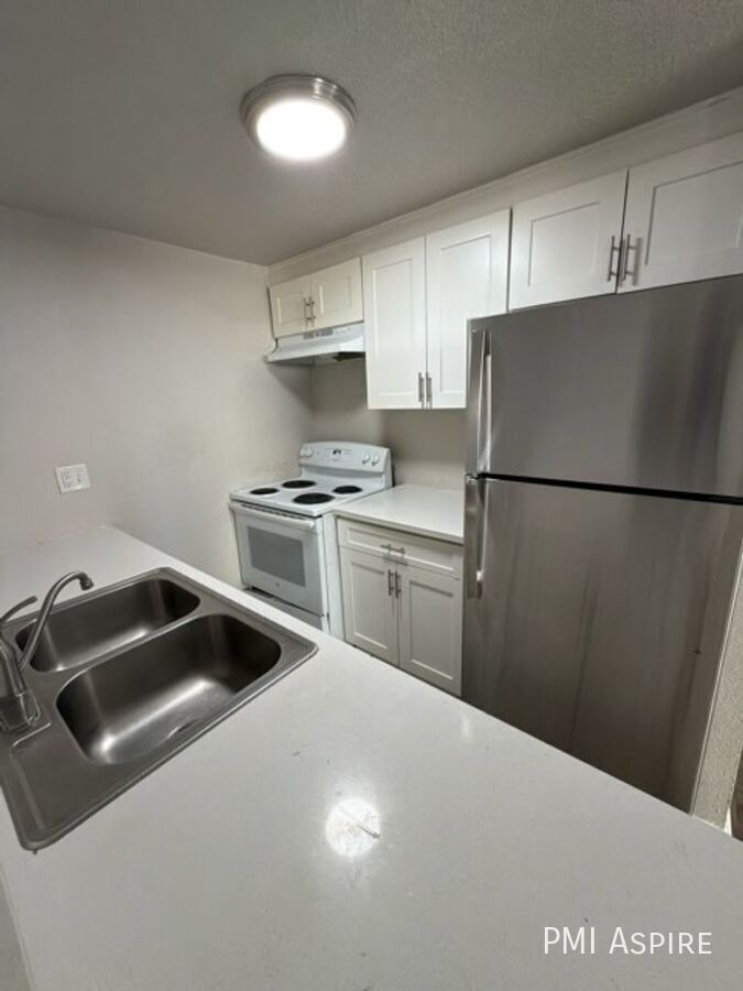 Aurora Condo: 1463 Macon St