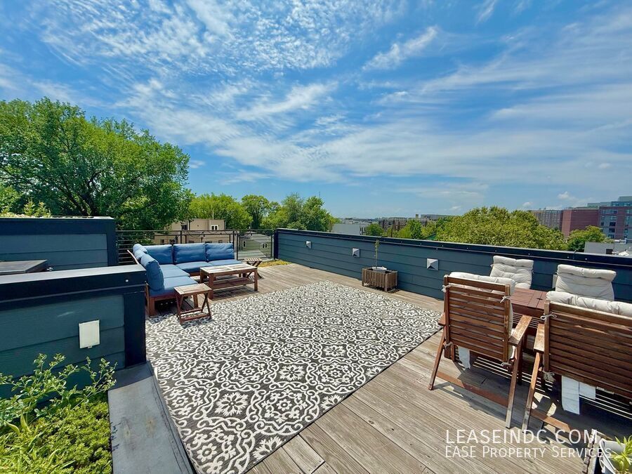 Washington Condo: 1018 Douglas Street NE
