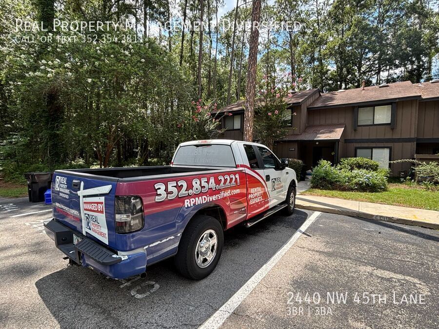 Gainesville House: 2440 NW 45th Lane