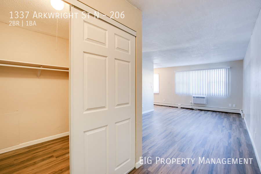 St. Paul Apartment: 1337 Arkwright St N
